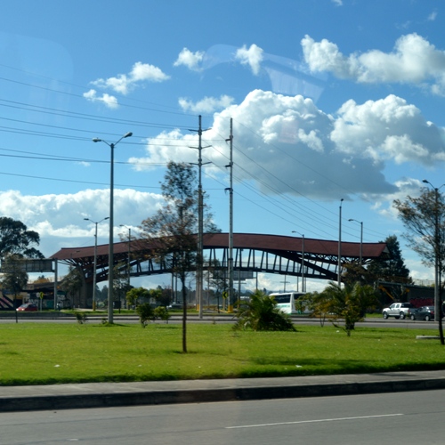 Puente peatonal de Bamb�, Bogot�, Dise�o del Arq. Sim�n V�lez